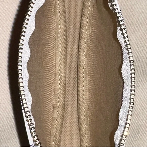 Louis Vuitton Mini Pochette - Picture 6 of 9